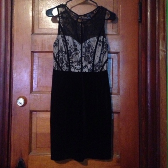 Nude & Black | Lace & Velvet Dress - Picture 6 of 6